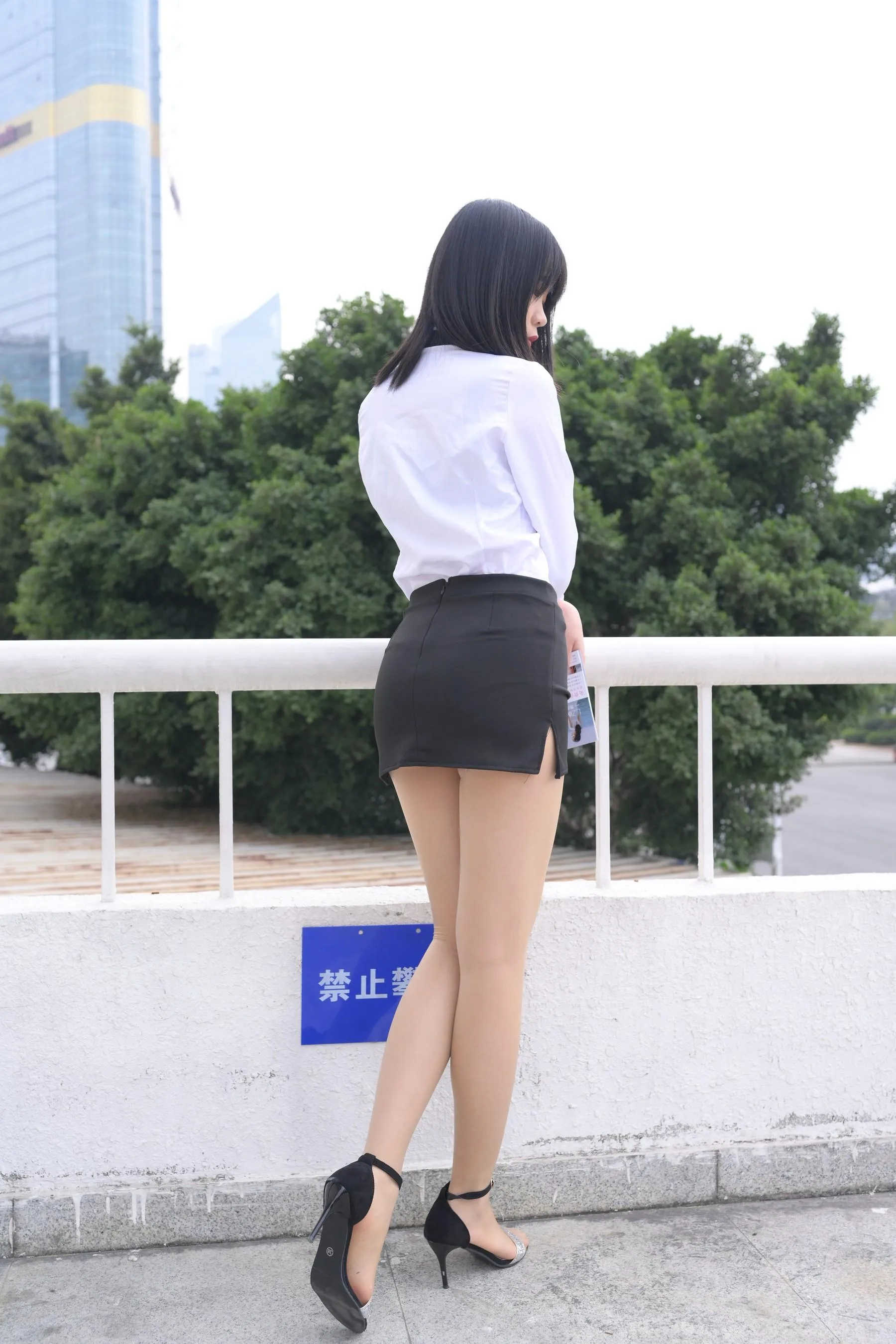[魔镜街拍] NO.084 程生街拍-商城推销美女长腿肉丝制服 [456P]插图8